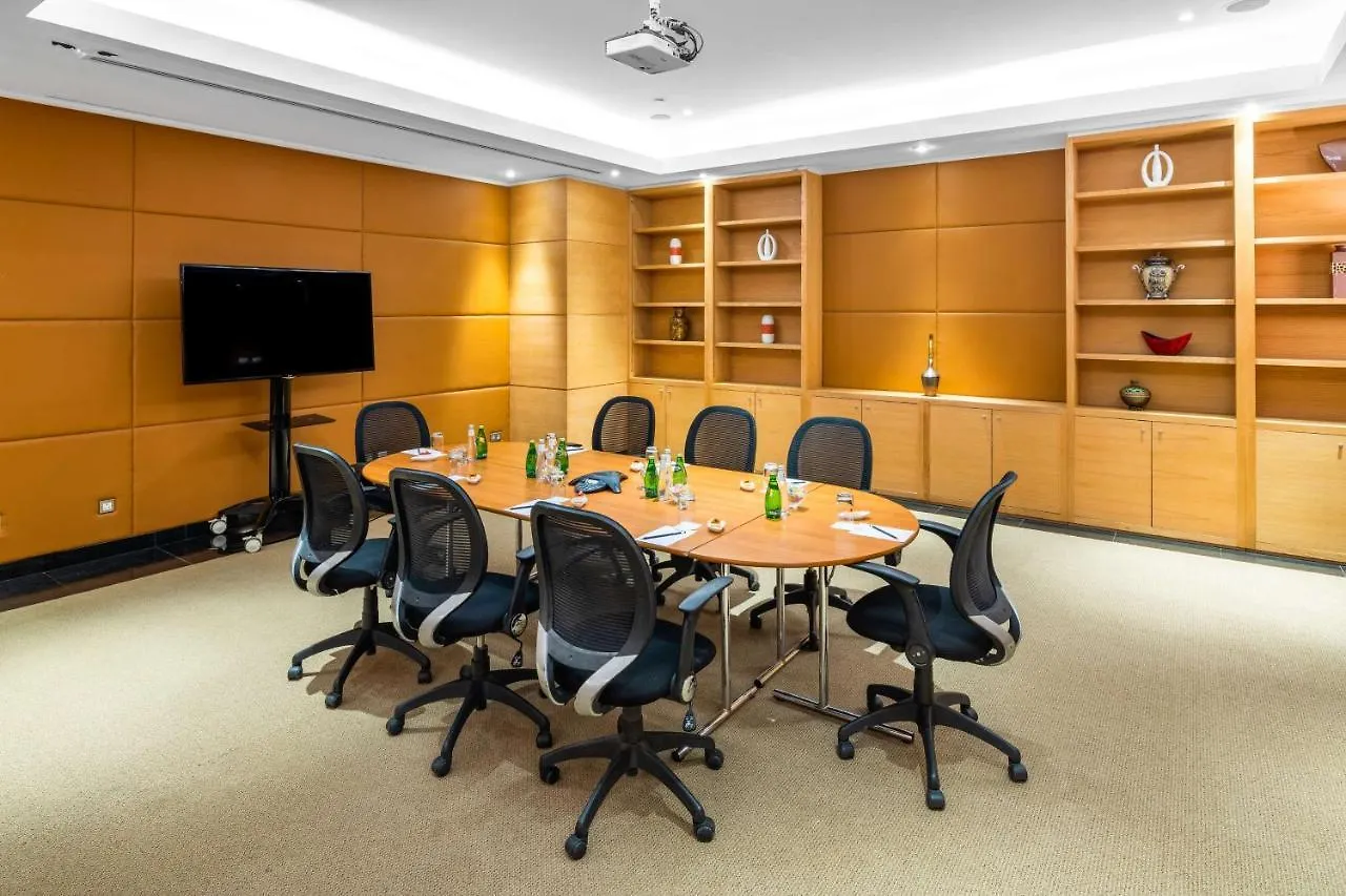 Radisson Blu Hotel, Riadh
