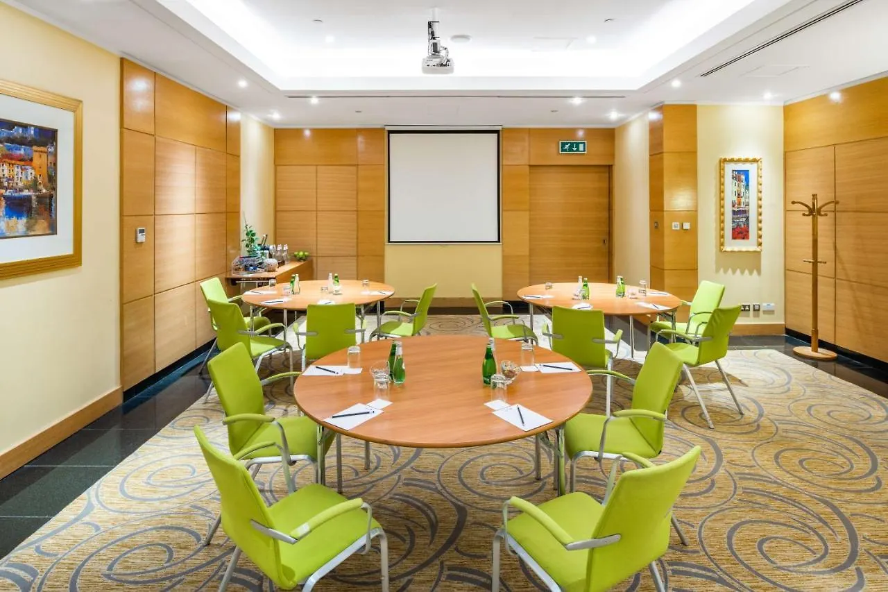 Radisson Blu Hotel, Riyadh 5*,