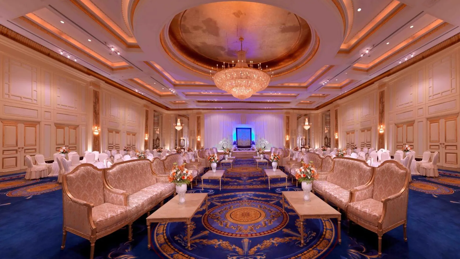 Radisson Blu Hotel, Riadh