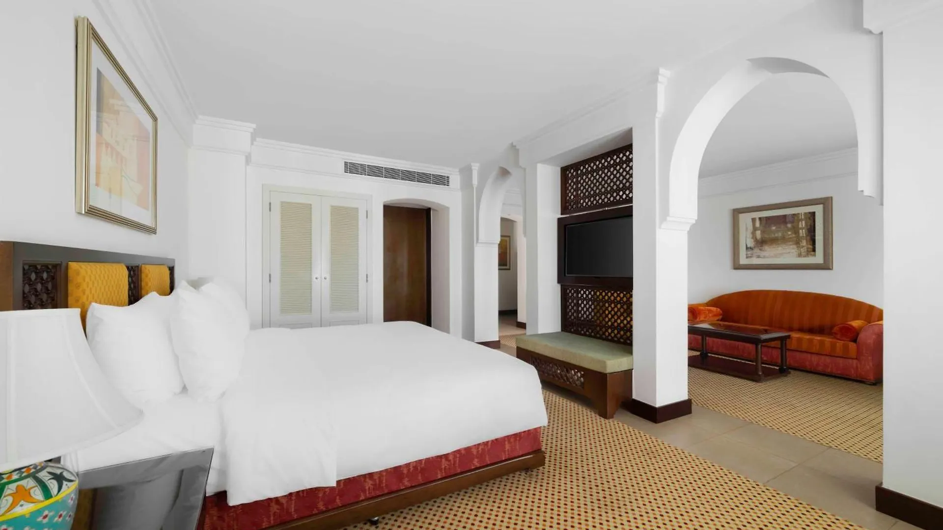 Radisson Blu Hotel, Riadh 5*,